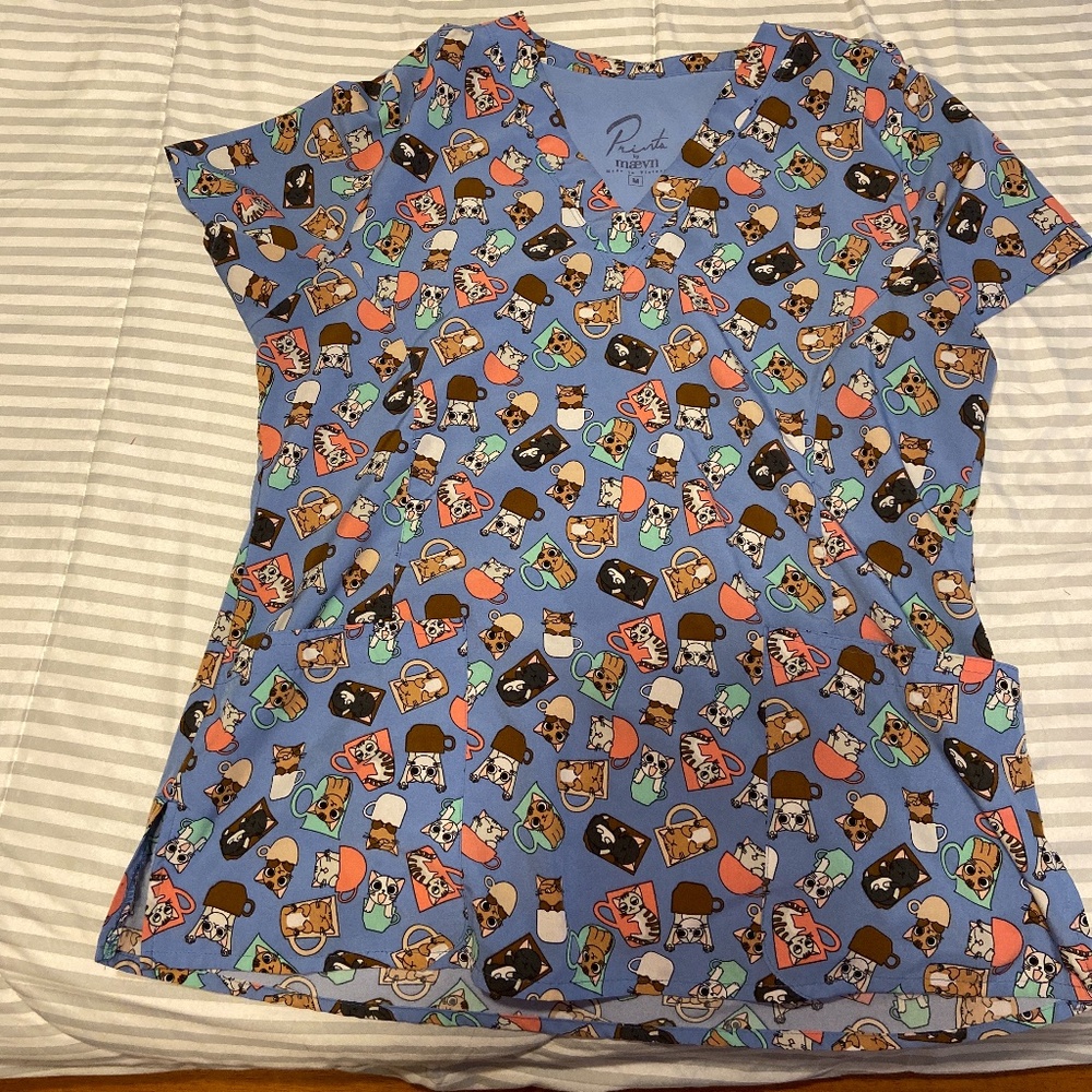 Scrub top-medium
